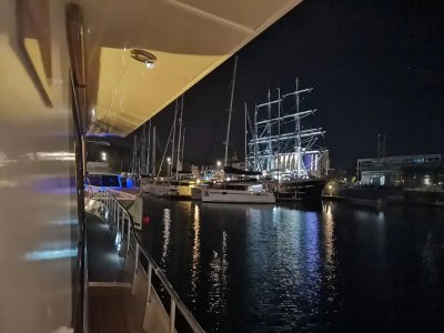 House boat Attractive yacht with roof terrace - Environment photo 28