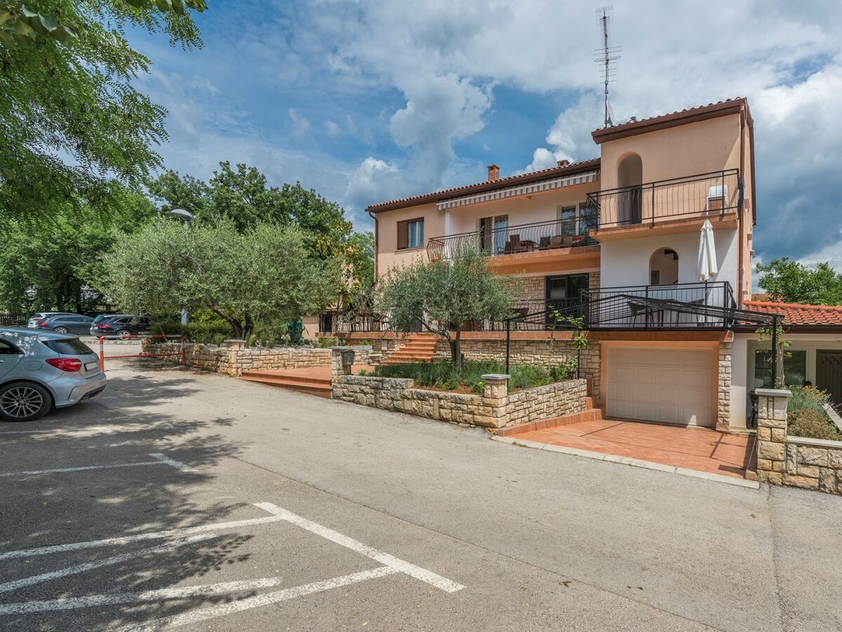 Apartment Apartments Zrnic in Center of Porec - Apartment Zrnic IV with City View - Outdoor photo 2