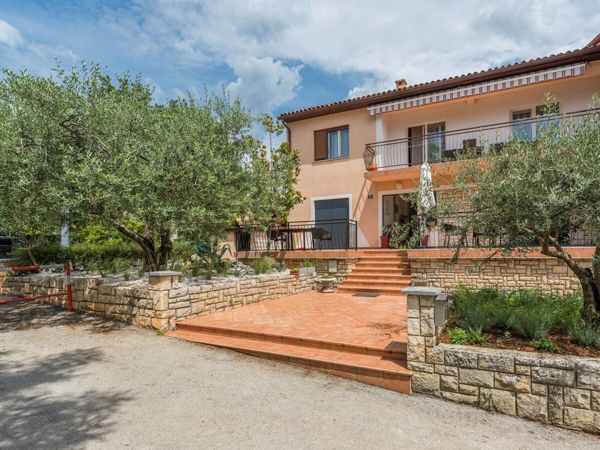 Apartment Apartments Zrnic in Center of Porec - Apartment Zrnic IV with City View - Outdoor photo 3