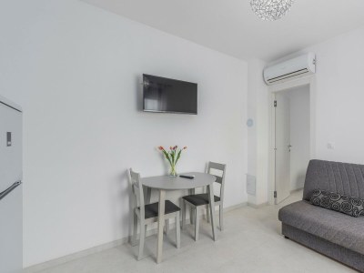 Apartment Apartments Zrnic in Center of Porec - Apartment Zrnic IV with City View - Features photo 9