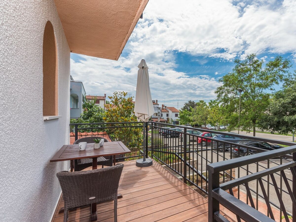 Apartment Apartments Zrnic in Center of Porec - Apartment Zrnic III with Balcony