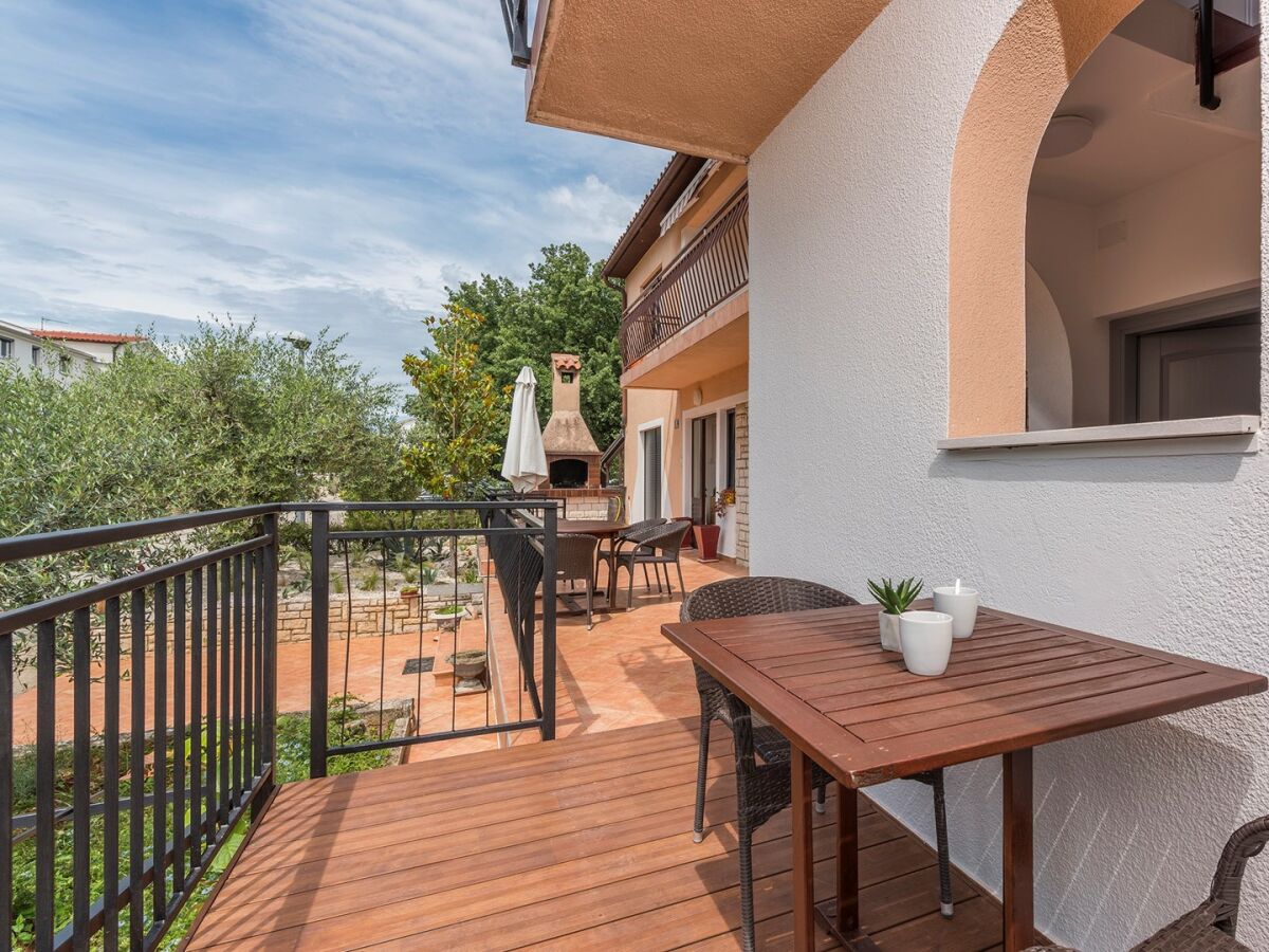 Apartment Apartments Zrnic in Center of Porec - Apartment Zrnic III with Balcony - Outdoor photo 3