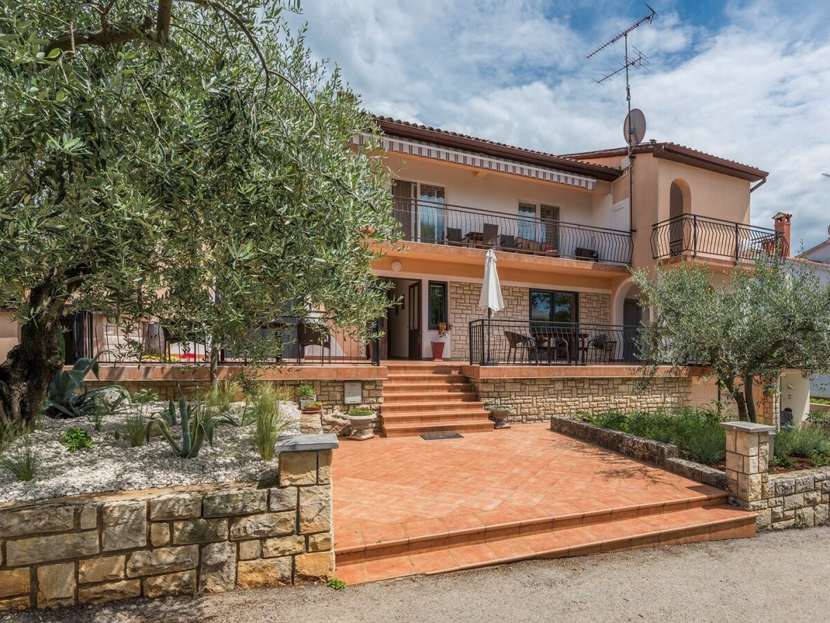 Apartment Apartments Zrnic in Center of Porec - Apartment Zrnic III with Balcony - Outdoor photo 4