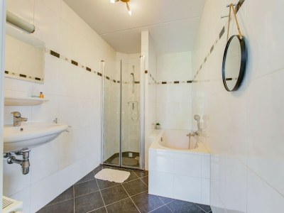 Holiday house Schönes Ferienhaus in Zeewolde mit Pool - Features photo 29