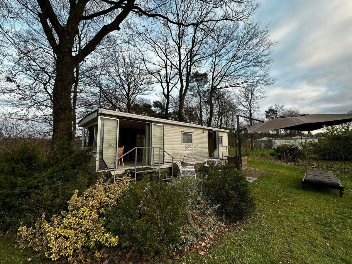 Holiday house Komfortables Chalet auf ruhigem Campingplatz bei Holten - Outdoor photo 2