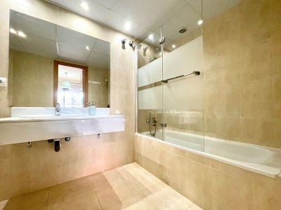 Apartment Apartment near beach with pools and hot tub - Features photo 29