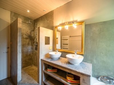 Villa Steinhaus in St Denis mit Pool & Aussicht - Features photo 31