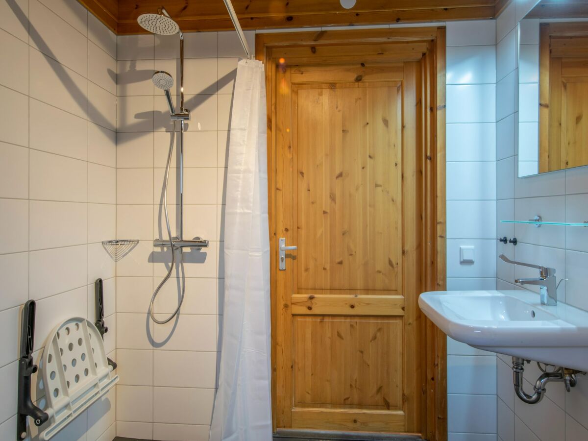 Holiday park Lodge by the Lake in Arcen's Tranquil Nature - Features photo 3