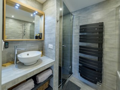 Holiday house Spacious holiday home with heated indoor pool - Features photo 16