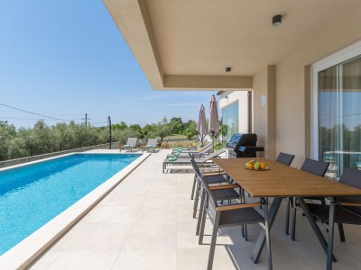 Villa Bella N with pool - Outdoor photo 11