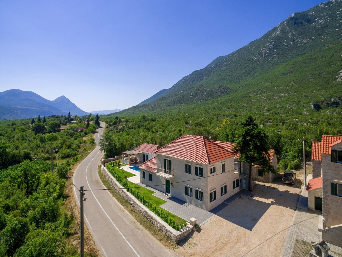 Villa Villa in Kroatien mit Bergblick