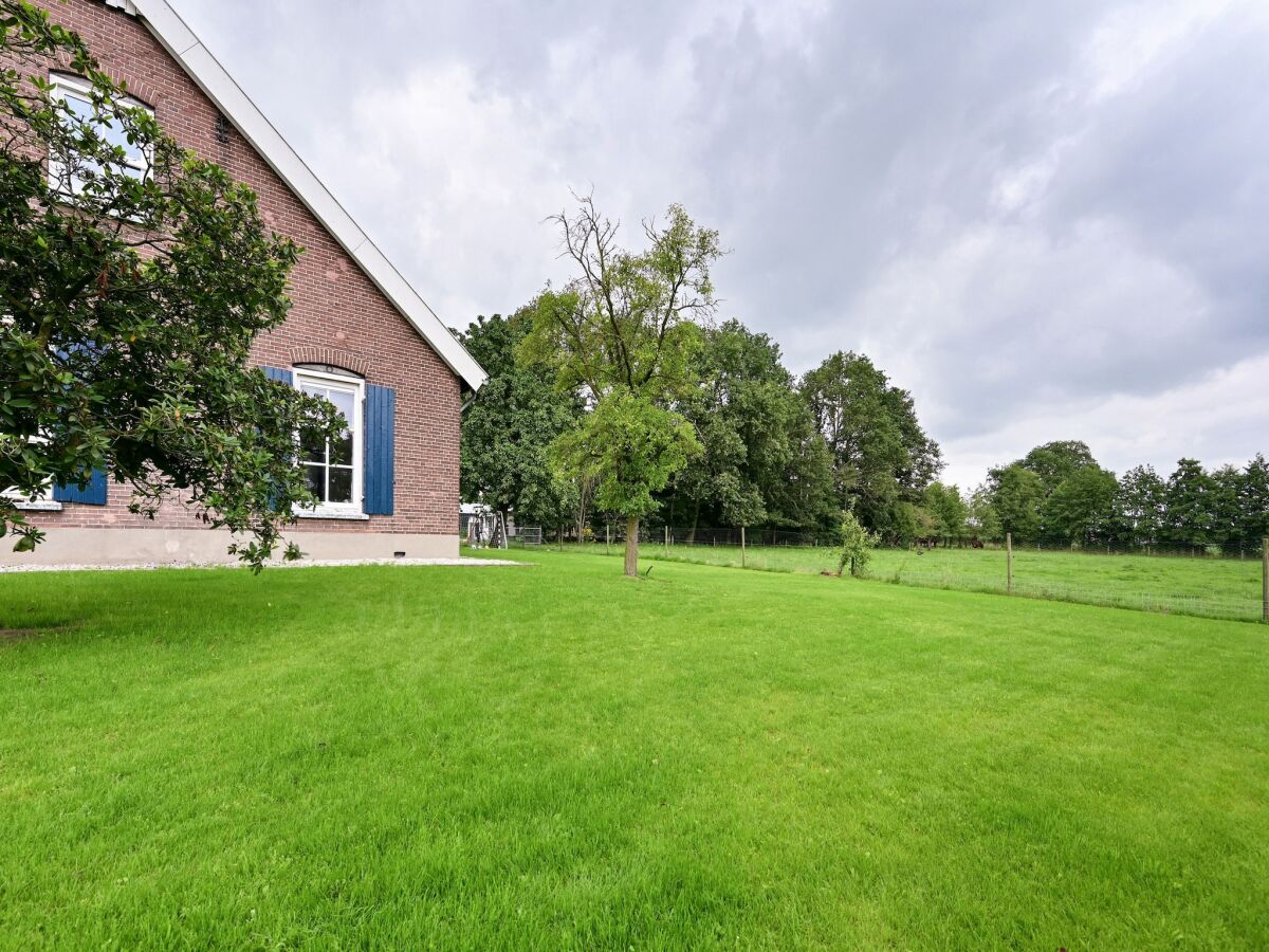 Farmhouse Cozy Countryside Getaway - Outdoor photo 3