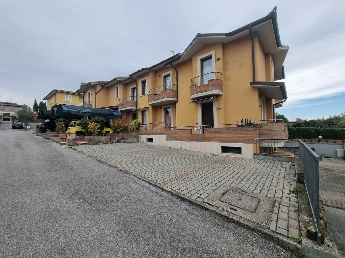 Apartment Gemütliche Wohnung im Zentrum von Acquaviva-SI - Outdoor photo 5