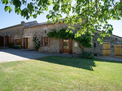 Holiday house Sauveterre Pool Escape in Sauveterre-la-Lemance - Holiday house