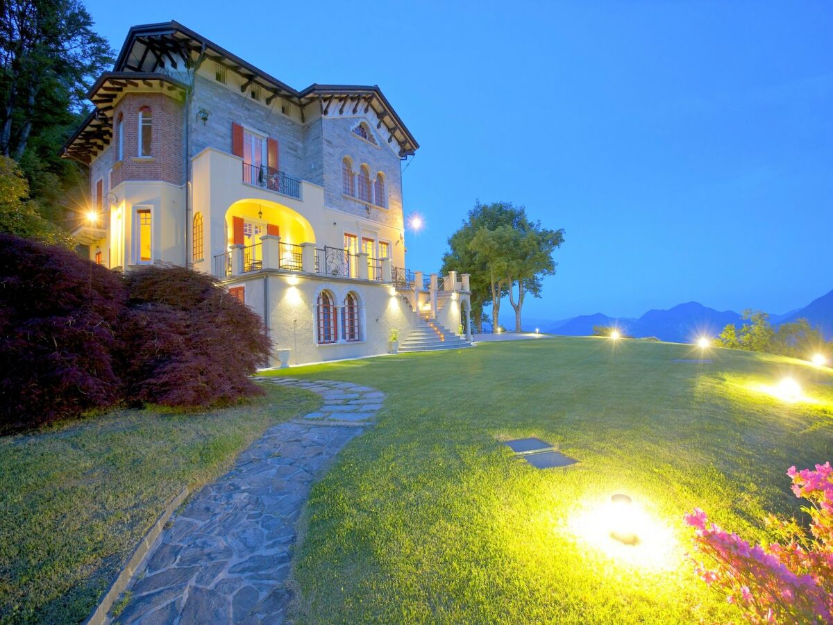 Villa Belvilla by OYO Villa Confalonieri - Sedici