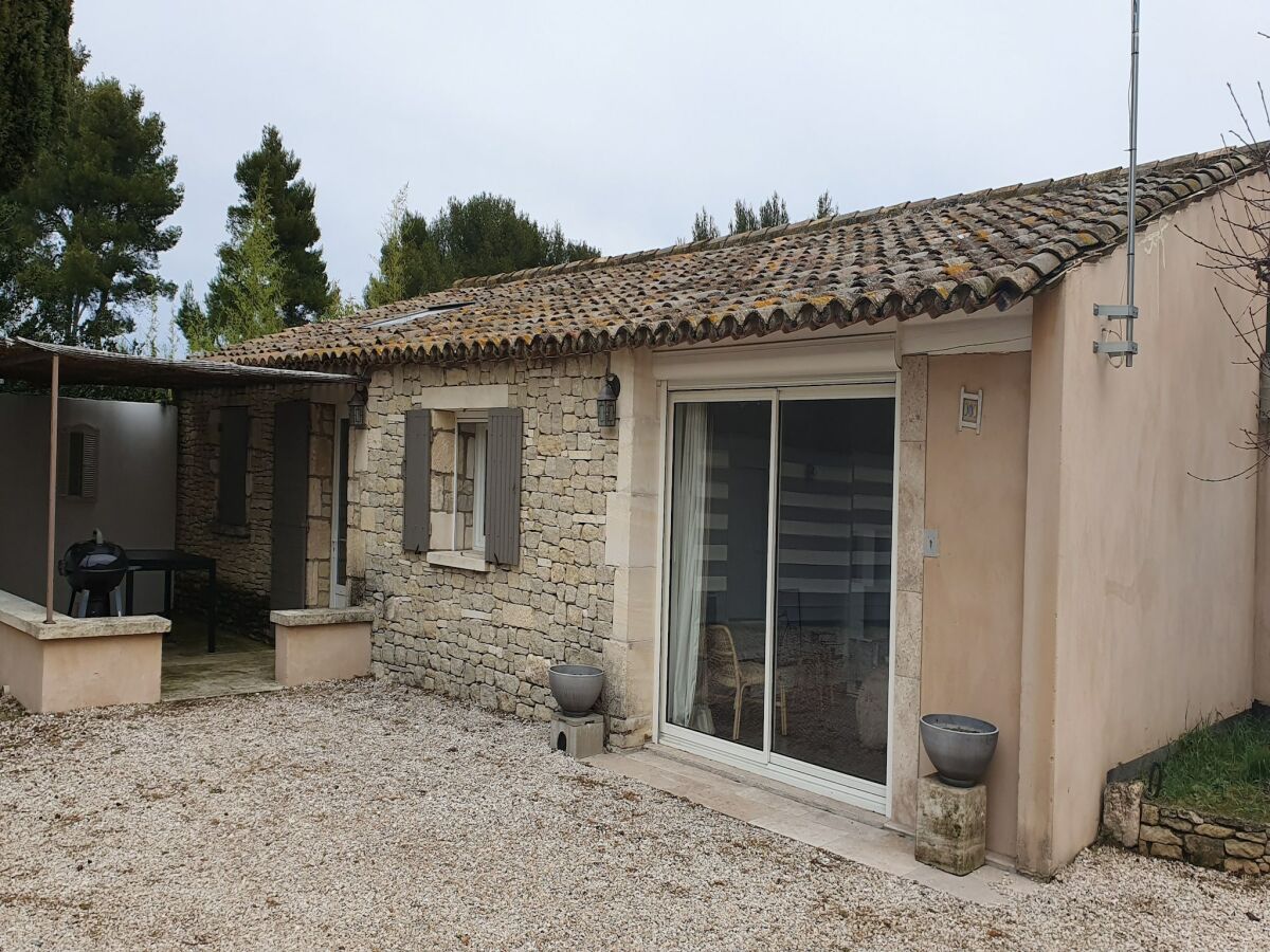 Holiday house Simplistic Holiday Home in Orgon with Swimming Pool - Outdoor photo 2