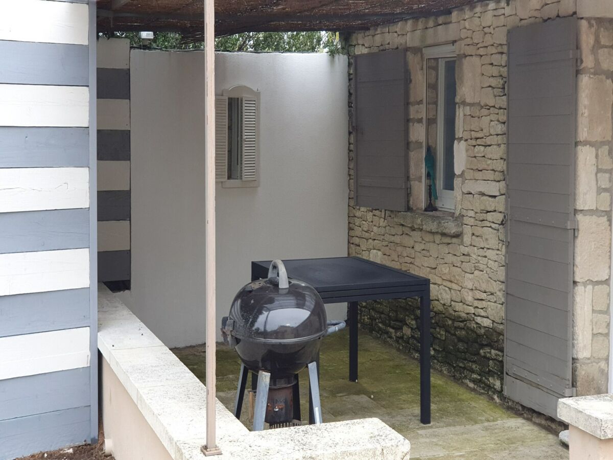 Holiday house Simplistic Holiday Home in Orgon with Swimming Pool - Outdoor photo 4