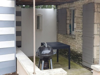 Holiday house Simplistic Holiday Home in Orgon with Swimming Pool - Outdoor photo 4