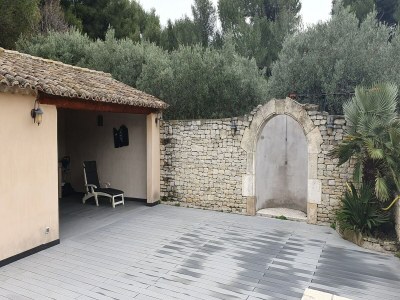 Holiday house Simplistic Holiday Home in Orgon with Swimming Pool - Outdoor photo 7