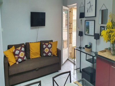 Holiday house Simplistic Holiday Home in Orgon with Swimming Pool - Features photo 16