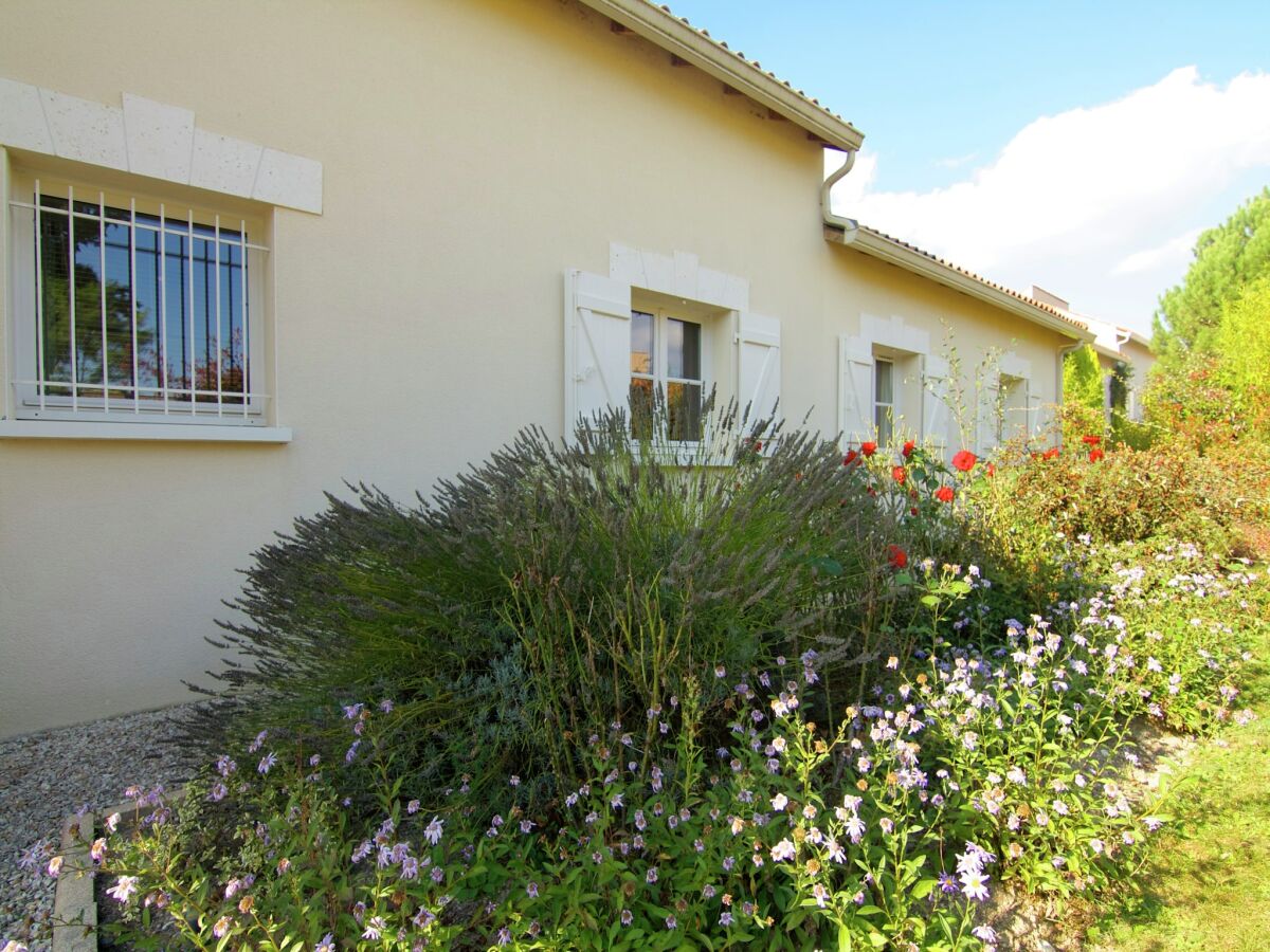 Villa Charming villa in Rouzède with private garden - Outdoor photo 2