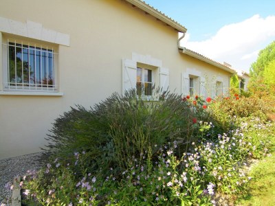 Villa Charming villa in Rouzède with private garden - Outdoor photo 8