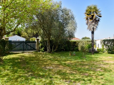 Holiday house Geräumiges Ferienhaus am Meer in Loix - Outdoor photo 7