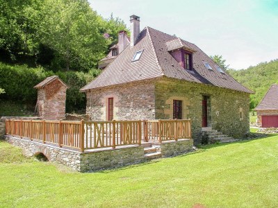 Holiday house Charmantes Chalet mit Schwimmbad - Outdoor photo 2