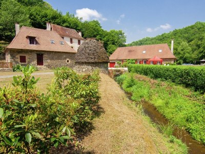 Holiday house Holiday home near river with pool - Outdoor photo 5