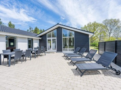 Holiday house Luxurious Retreat in Henne Strand-By Traum - Outdoor photo 9