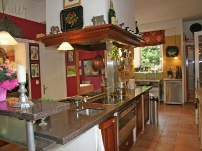 Cottage Spacious Mansion in Grignan with Swimming Pool - Features photo 17