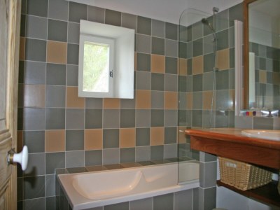 Cottage Spacious Mansion in Grignan with Swimming Pool - Features photo 22