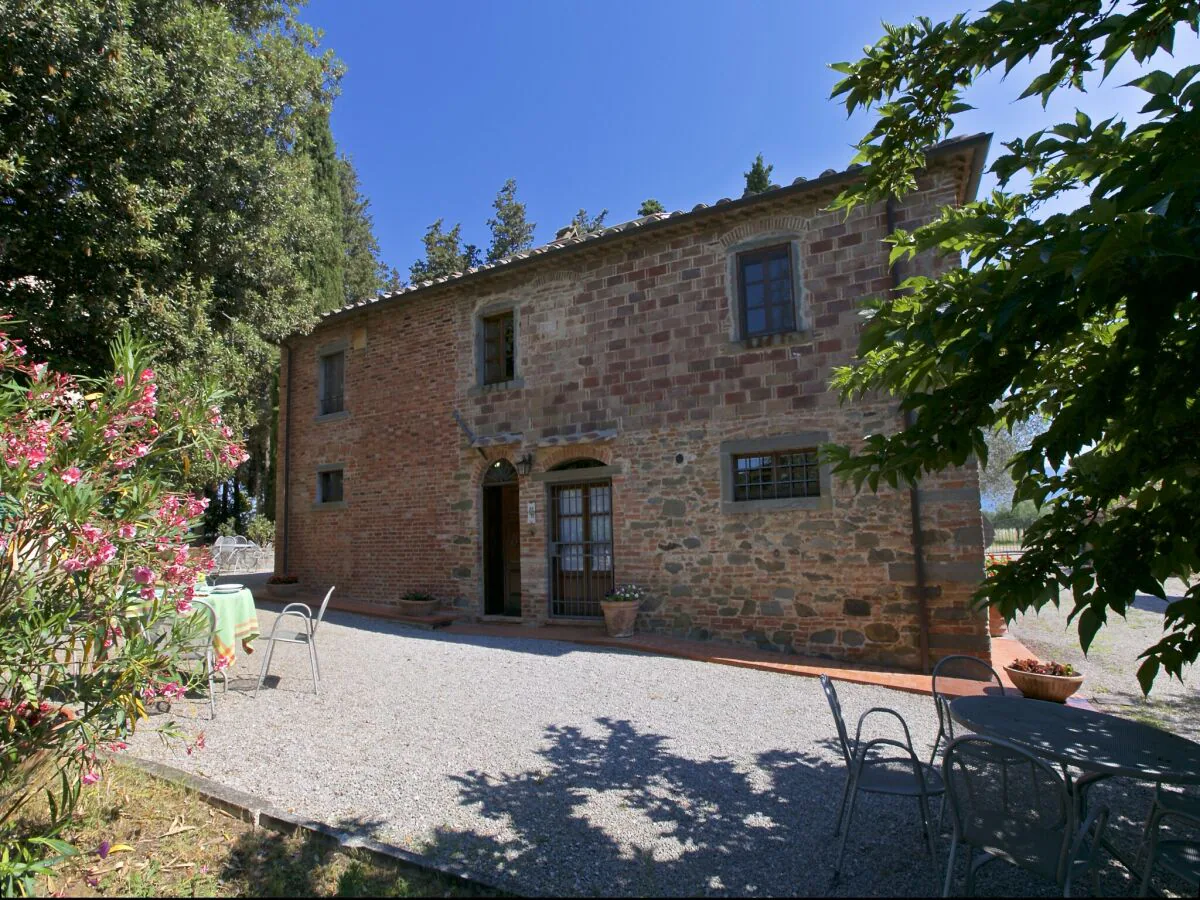 Farmhouse Geräumiger Bauernhof mit Swimmingpool in Cortona - Outdoor photo 3