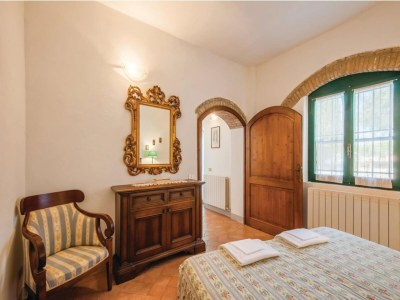 Farmhouse Tuscan Farmhouse with Pool - Features photo 14