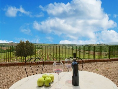 Farmhouse Belvilla by OYO Tulipano in Val di Chiana - Farmhouse