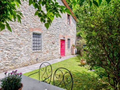 Holiday house Gelassenes Ferienhaus mit privatem Pool - Outdoor photo 12