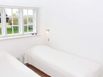 Holiday park 4 Personen Ferienhaus in Svaneke - Outdoor photo 14