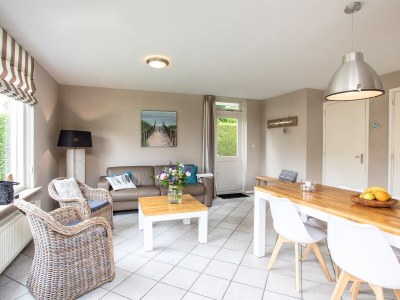 Bungalow Den - Features photo 5