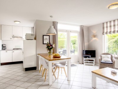 Bungalow Den - Features photo 6