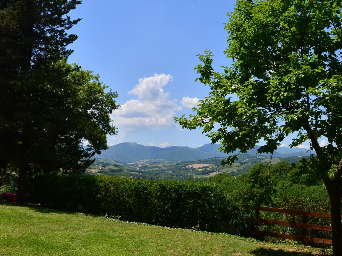 Villa Geräumige Villa in Fabriano mit Swimmingpool - Outdoor photo 3