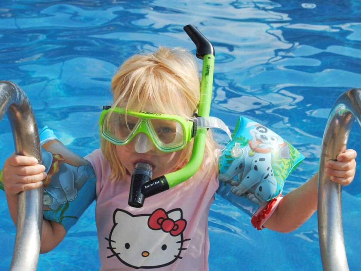 Holiday park 6 person holiday home in Allinge - Outdoor photo 4