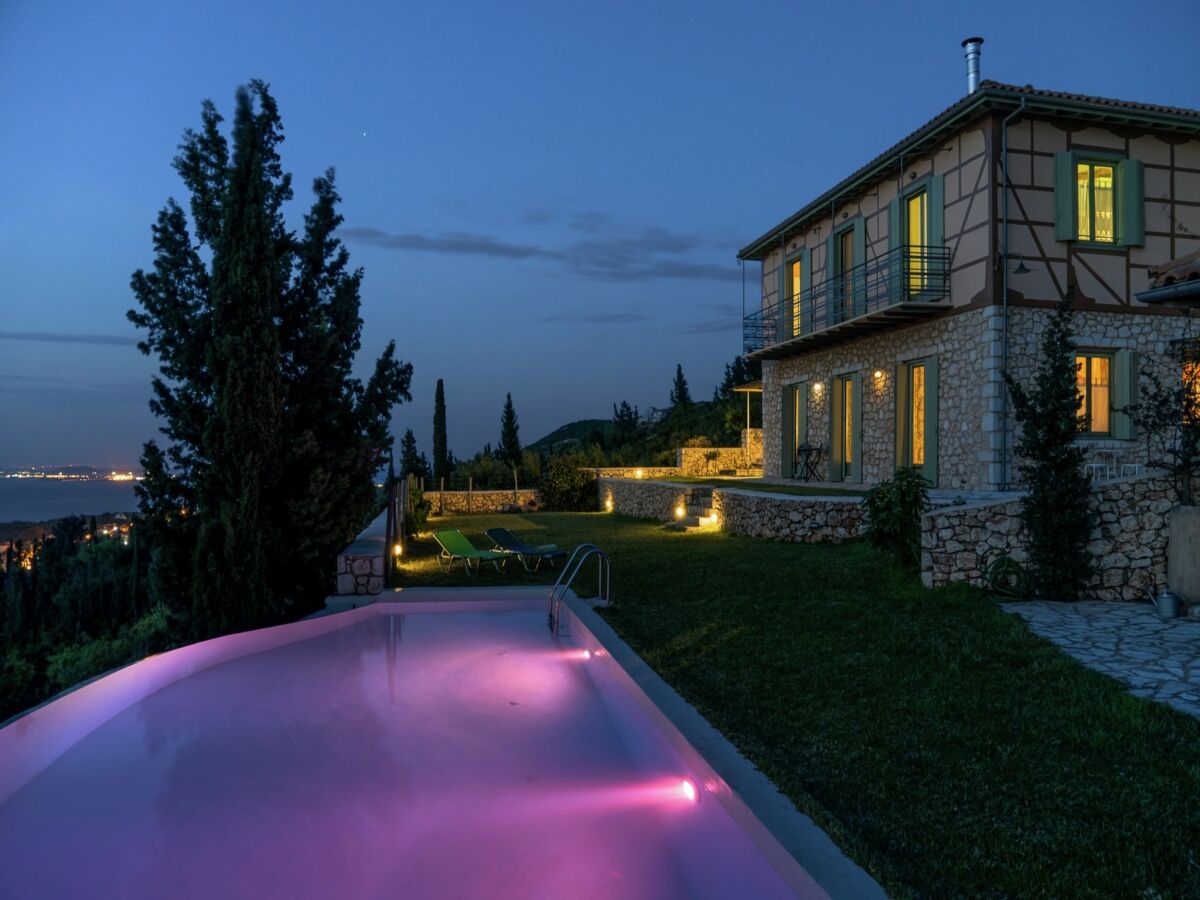 Villa Charming, warm vacation home, private pool, privacy and seaview, west Lefkas - Outdoor photo 2