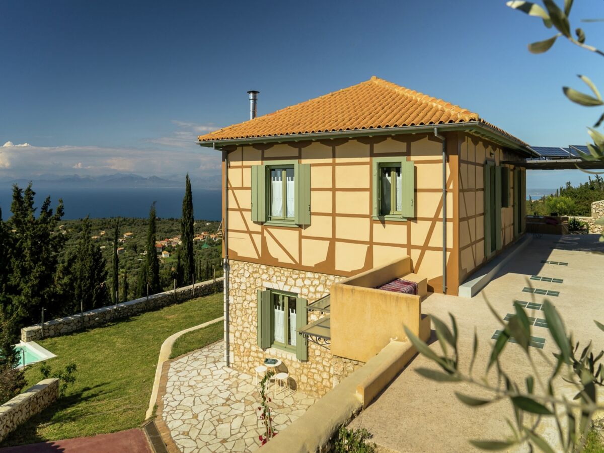 Villa Charming, warm vacation home, private pool, privacy and seaview, west Lefkas - Outdoor photo 3