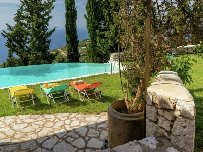 Villa Charming, warm vacation home, private pool, privacy and seaview, west Lefkas - Outdoor photo 12