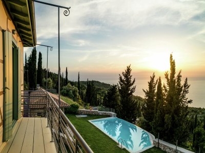 Villa Charming, warm vacation home, private pool, privacy and seaview, west Lefkas - Outdoor photo 18