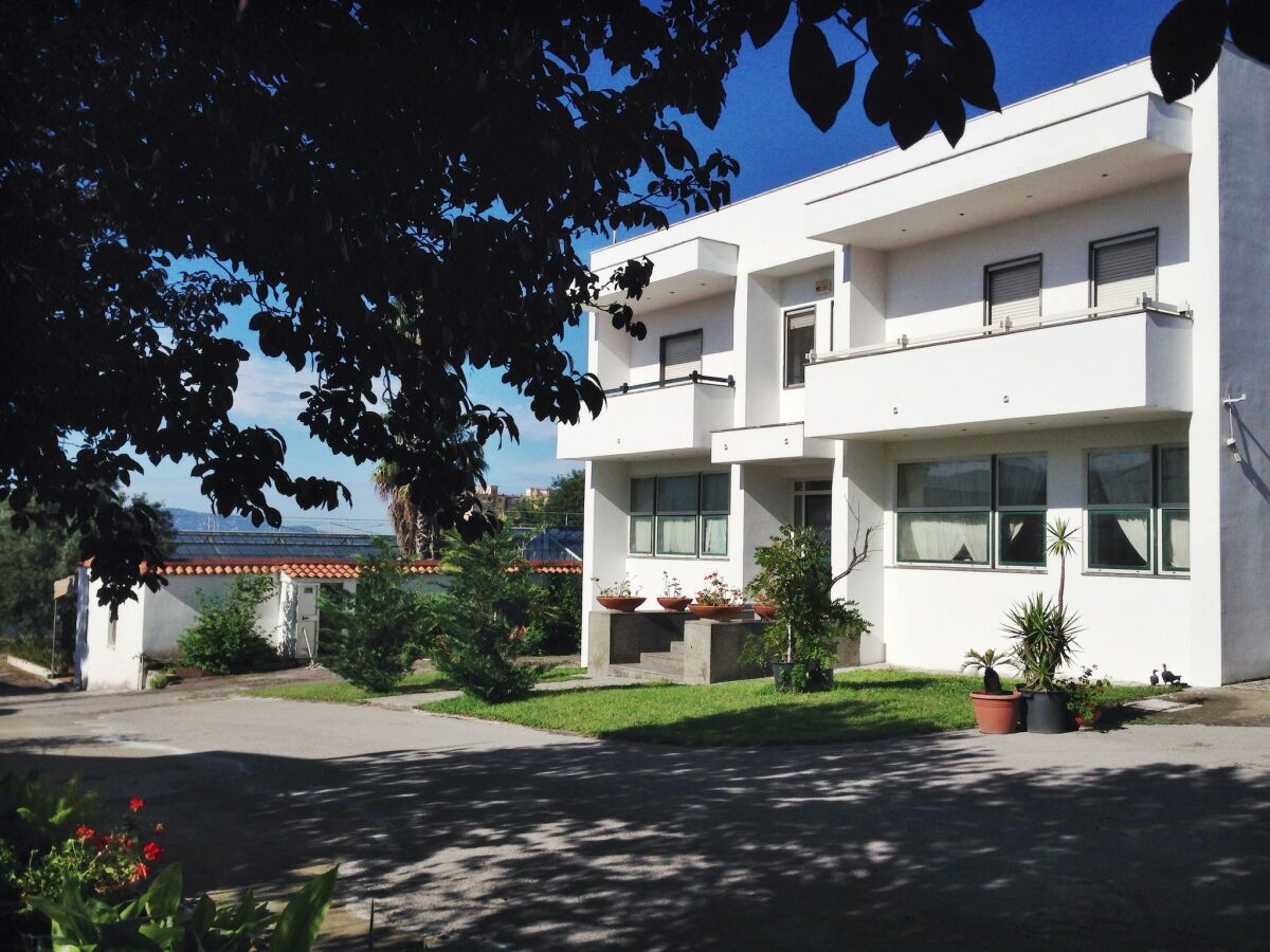 Holiday house Italienisches Appartement in Trecase mit Bergblick - Outdoor photo 2