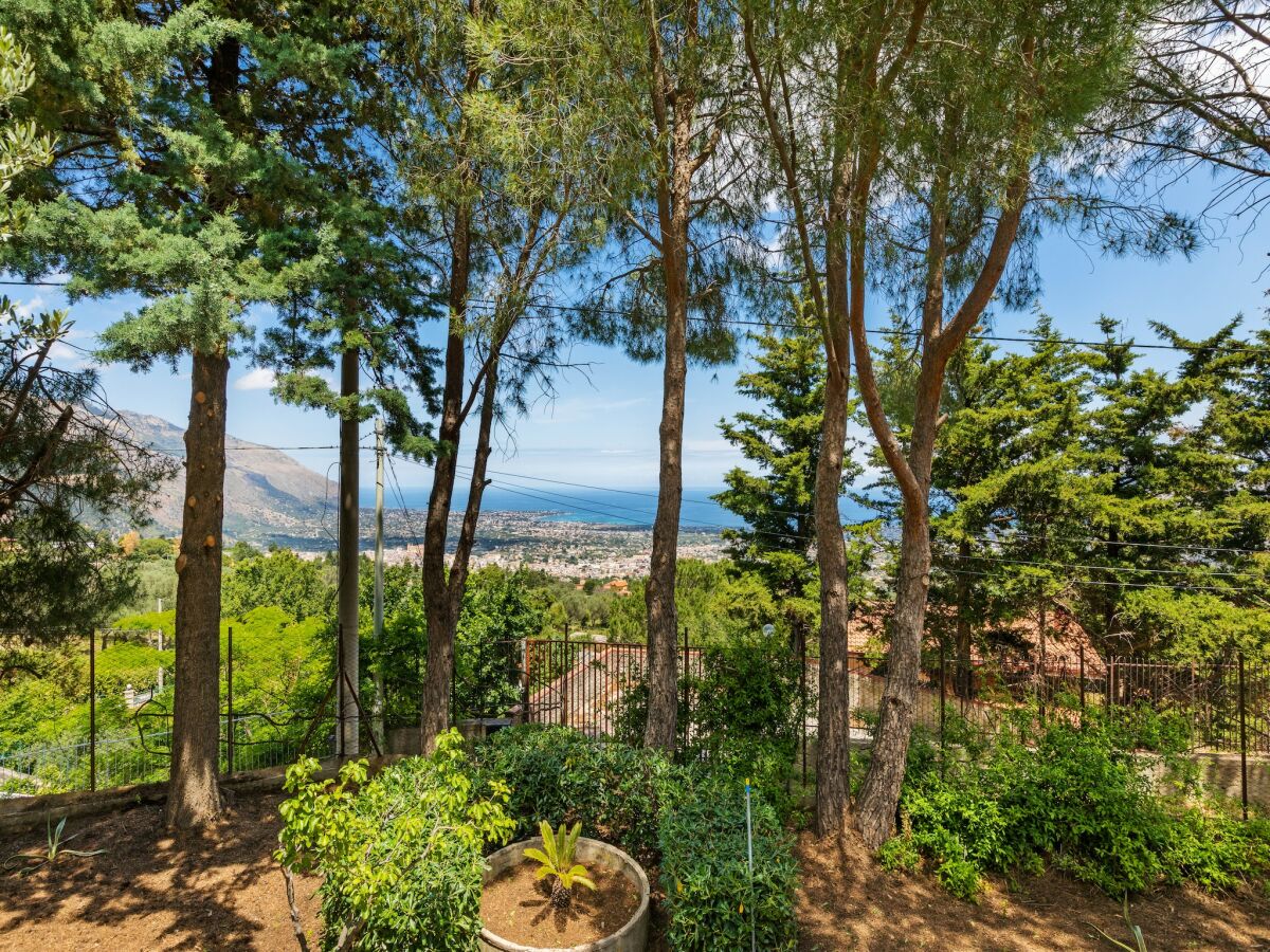 Villa Belvilla by OYO Quaint Villa in Carini with Garden - Outdoor photo 3