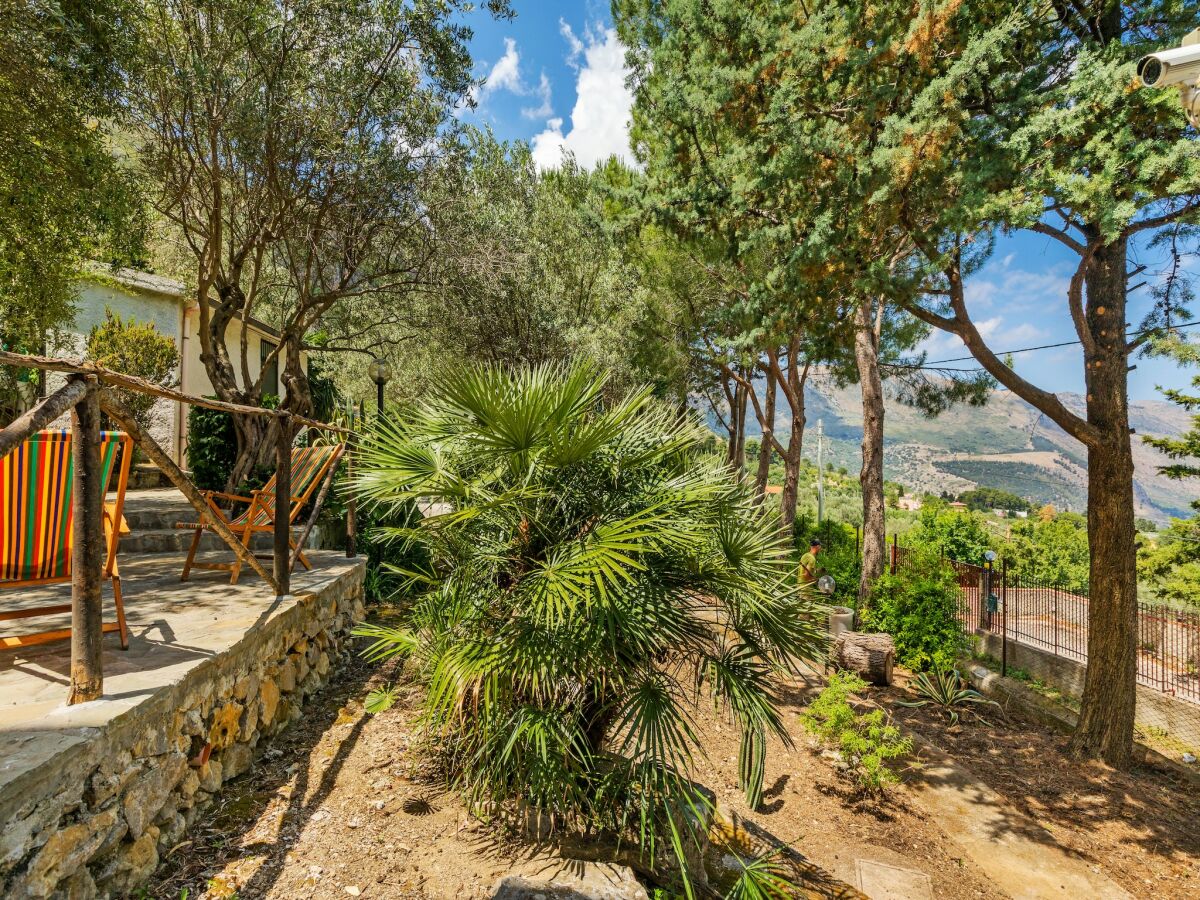 Villa Belvilla by OYO Quaint Villa in Carini with Garden - Outdoor photo 4