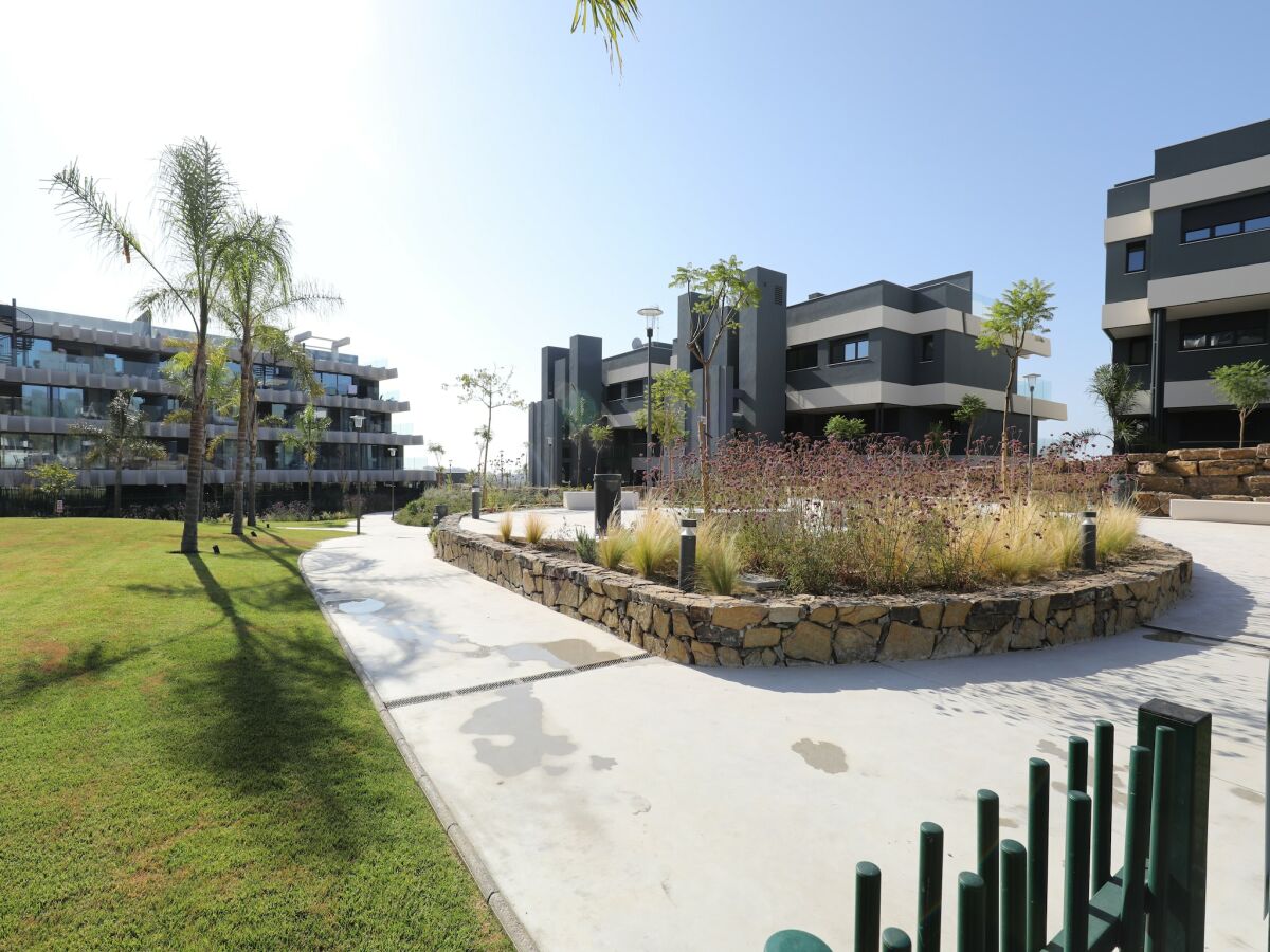 Apartment Belvilla by OYO Apartment in Estepona - Outdoor photo 2