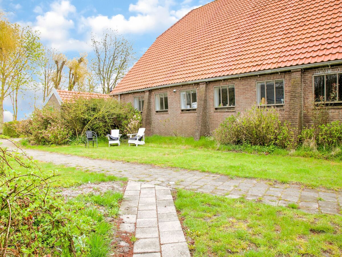 Holiday house Gemütliches Ferienhaus in Sint Maartensvlotbrug mit gemeinsamer Terrasse - Outdoor photo 4